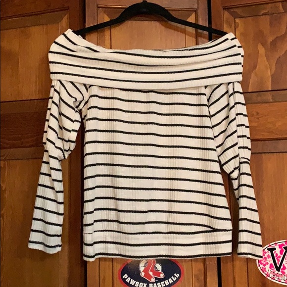 Off the shoulder top - Picture 2 of 3